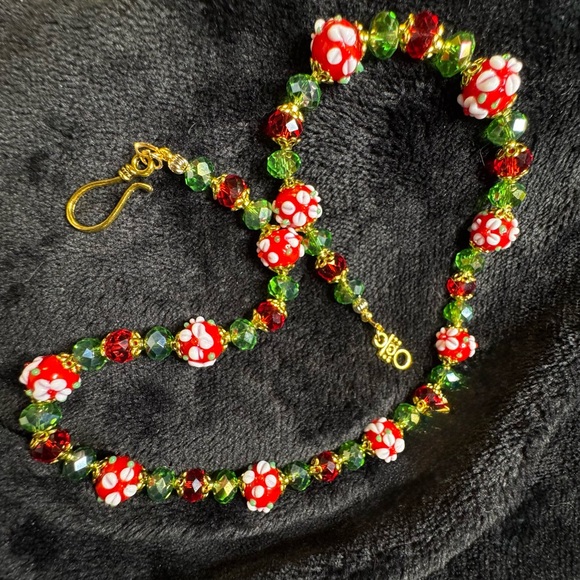 Artisan Red and Green Lampwork Glass Necklace, Bracelet, 2 pair of earrings - Picture 4 of 13